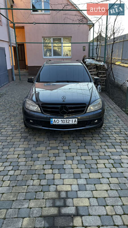 Mercedes-Benz C-Class 2010