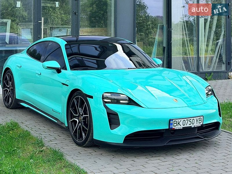 Porsche Taycan 2022