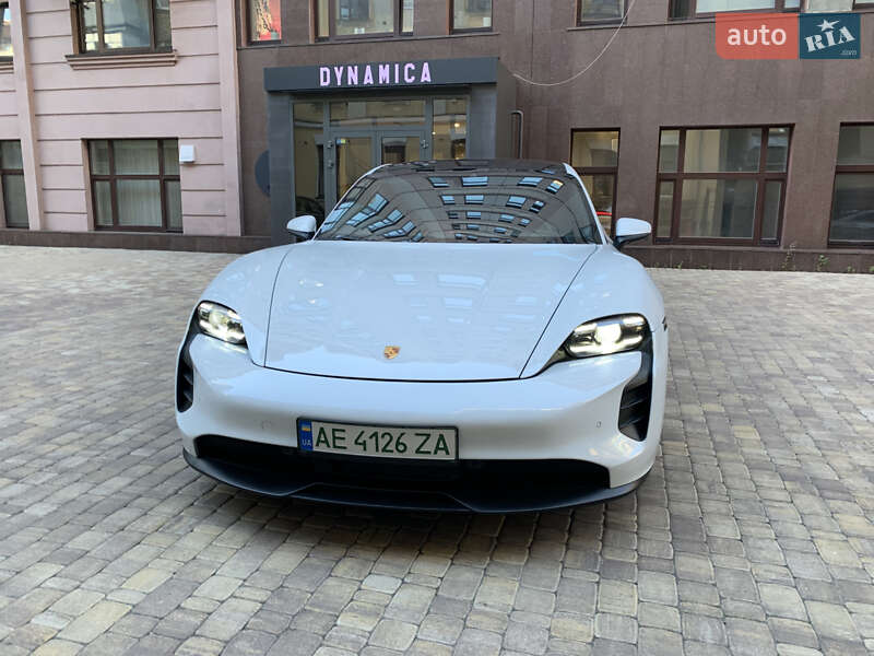 Porsche Taycan 2021