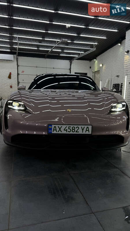 Porsche Taycan 2021