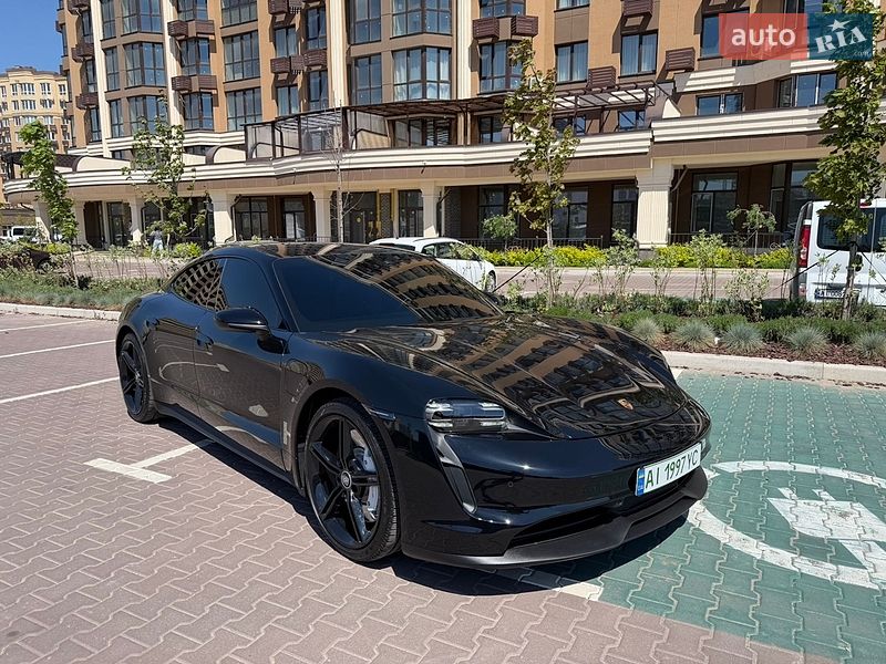 Porsche Taycan 2021
