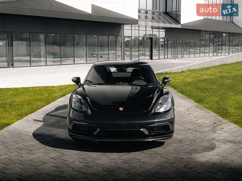Porsche Cayman 2021