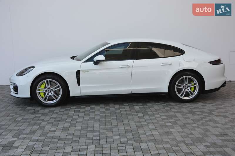 Porsche Panamera 2021