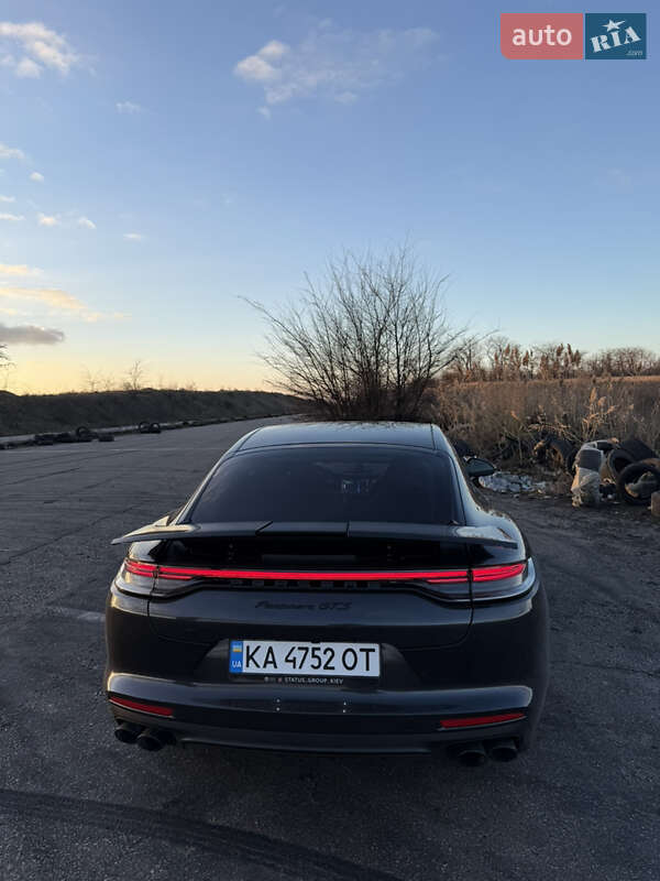 Porsche Panamera 2021