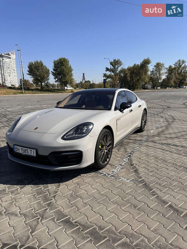 Porsche Panamera 2022