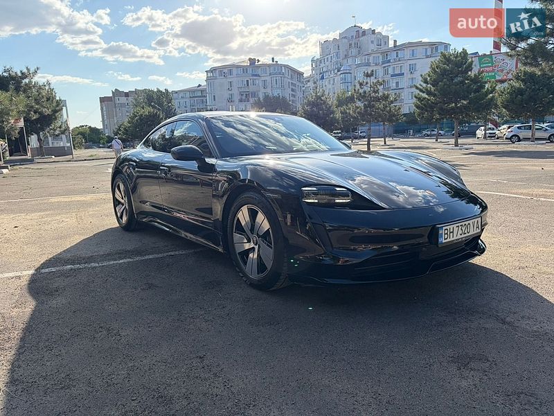 Porsche Taycan 2021
