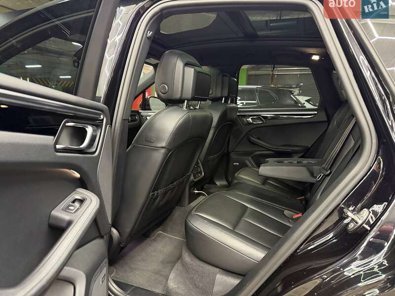 Porsche Macan 2021