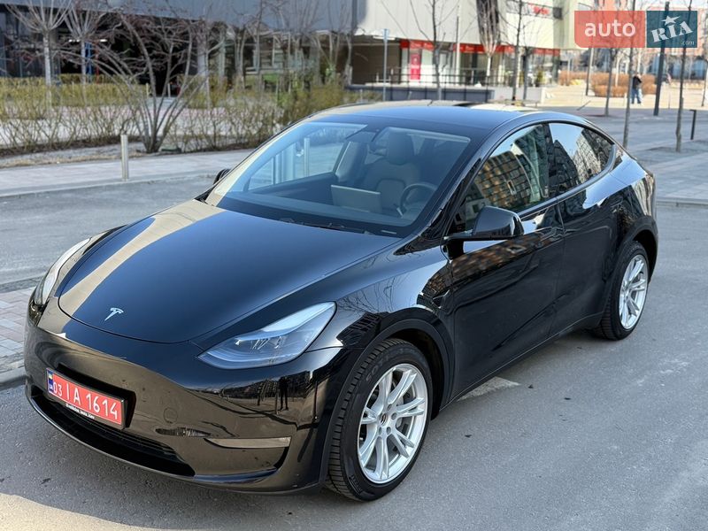 Tesla Model Y 2023