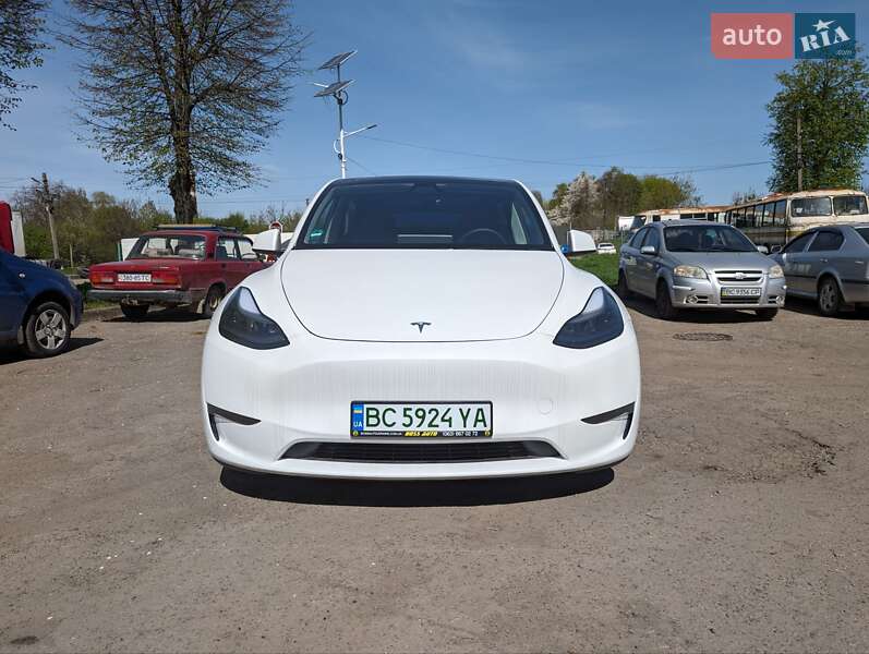 Tesla Model Y 2022