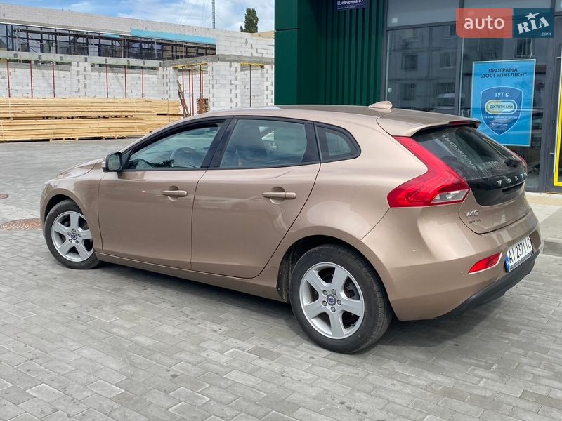 Volvo V40 2014