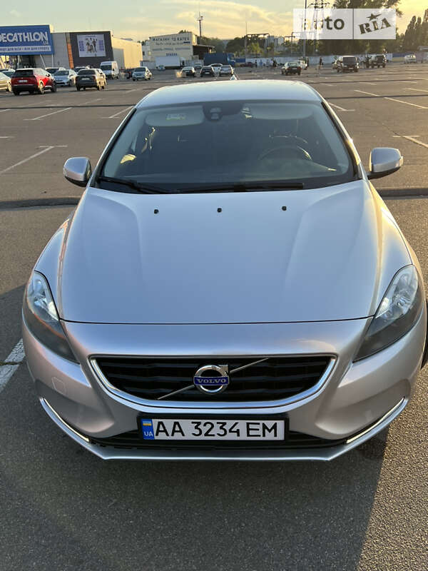 Volvo V40 2014