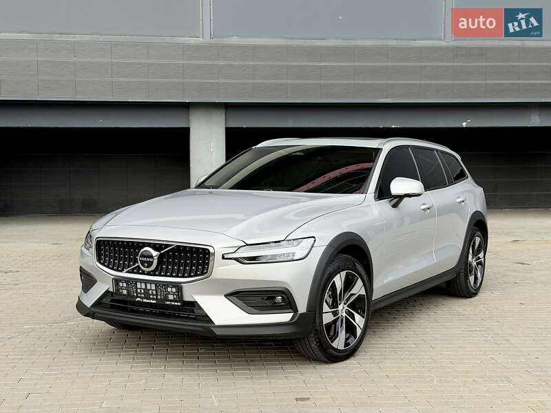 Volvo V60 Cross Country 2024
