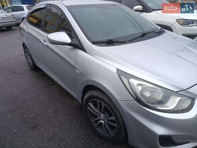 Hyundai Accent 2011