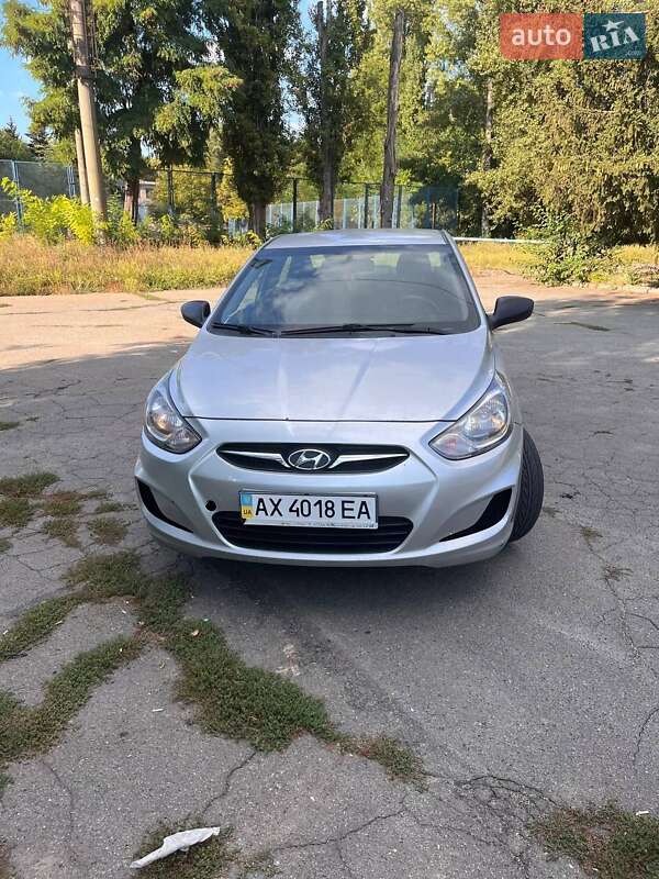 Hyundai Accent 2013