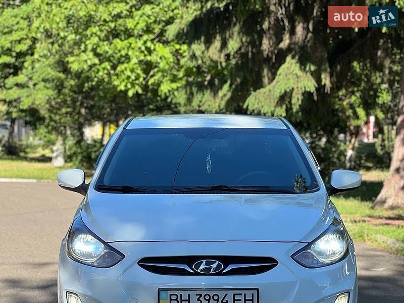 Hyundai Accent 2012