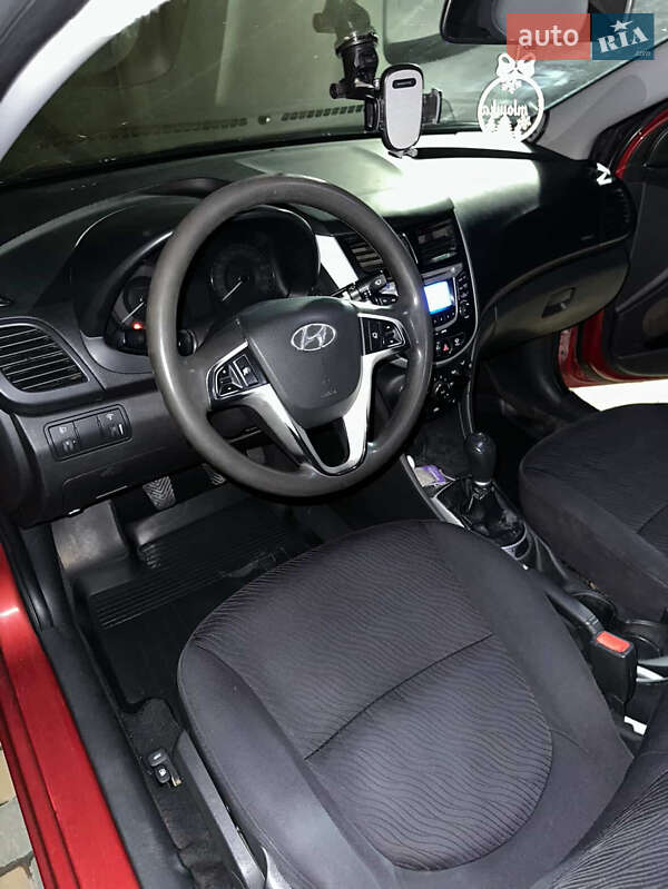 Hyundai Accent 2012