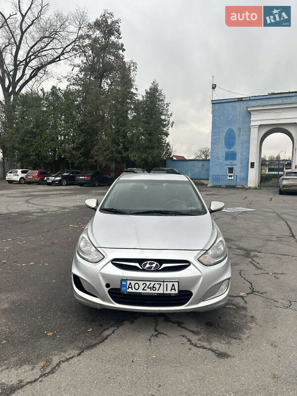 Hyundai Accent 2012
