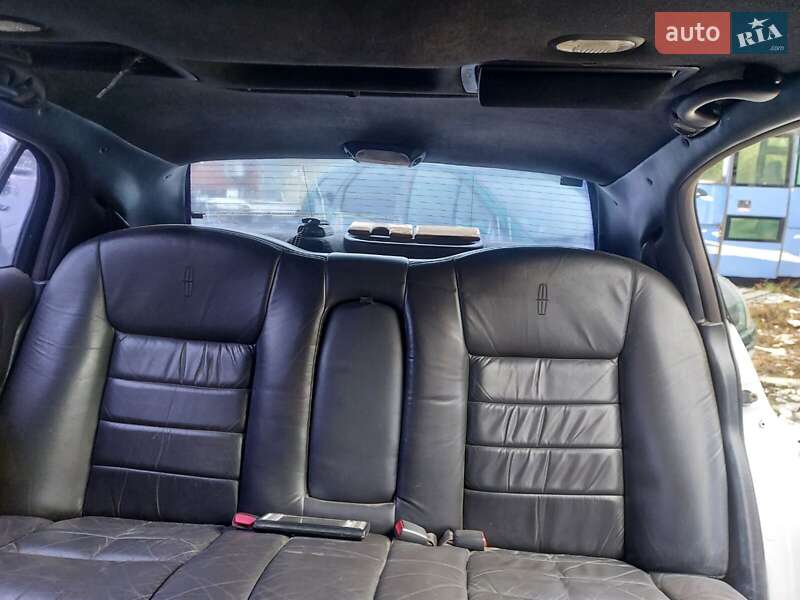 Lincoln Town Car 2000