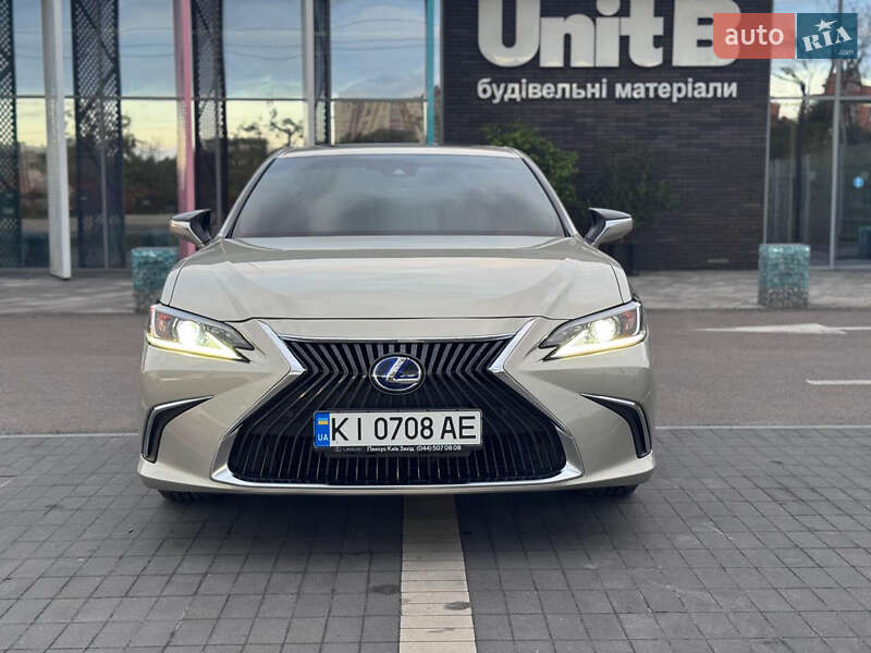 Lexus ES 2021