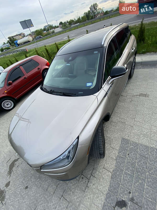 Lincoln Corsair 2019