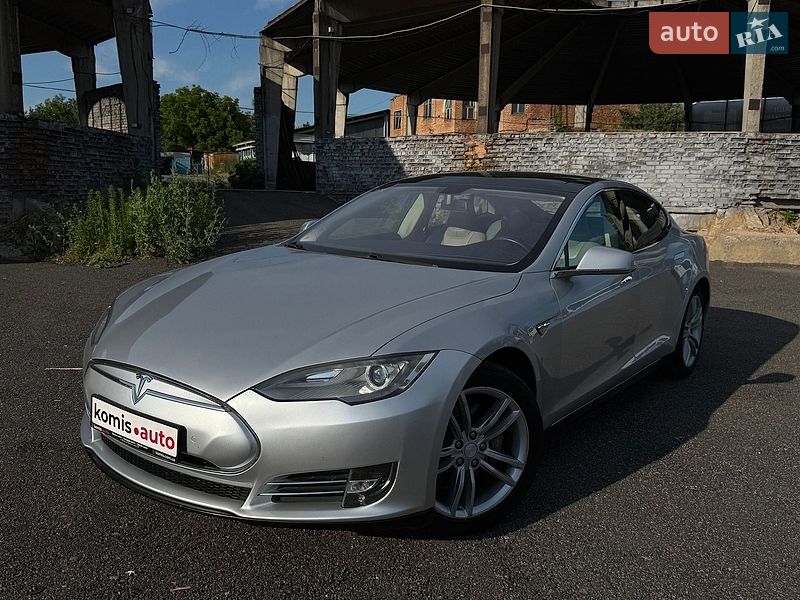 Tesla Model S 2013