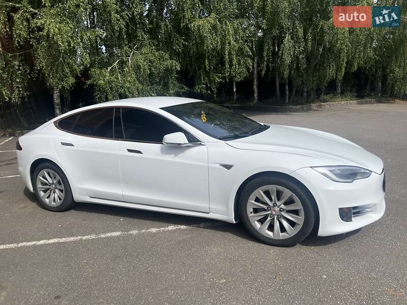 Tesla Model S 2016
