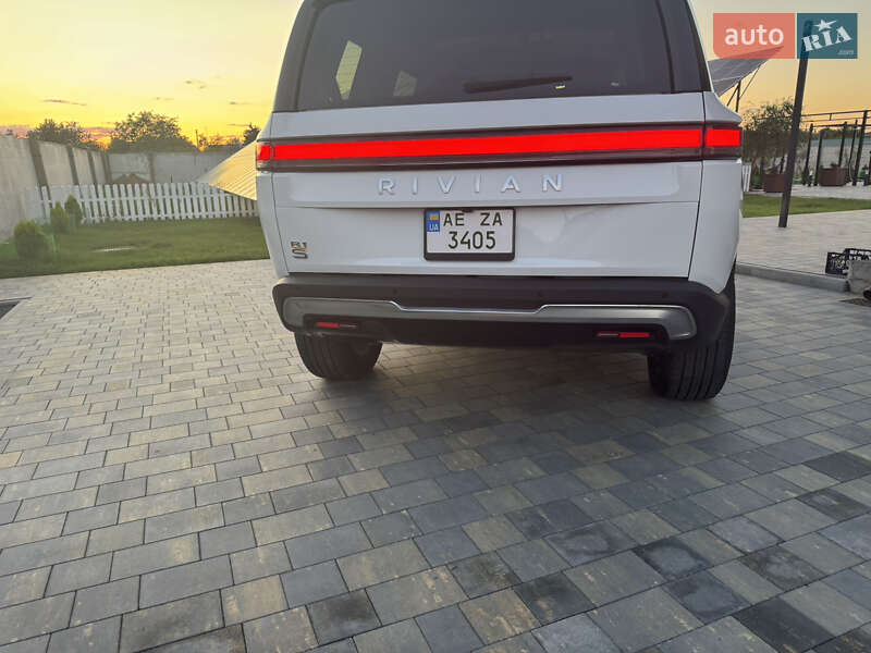 Rivian R1S 2024