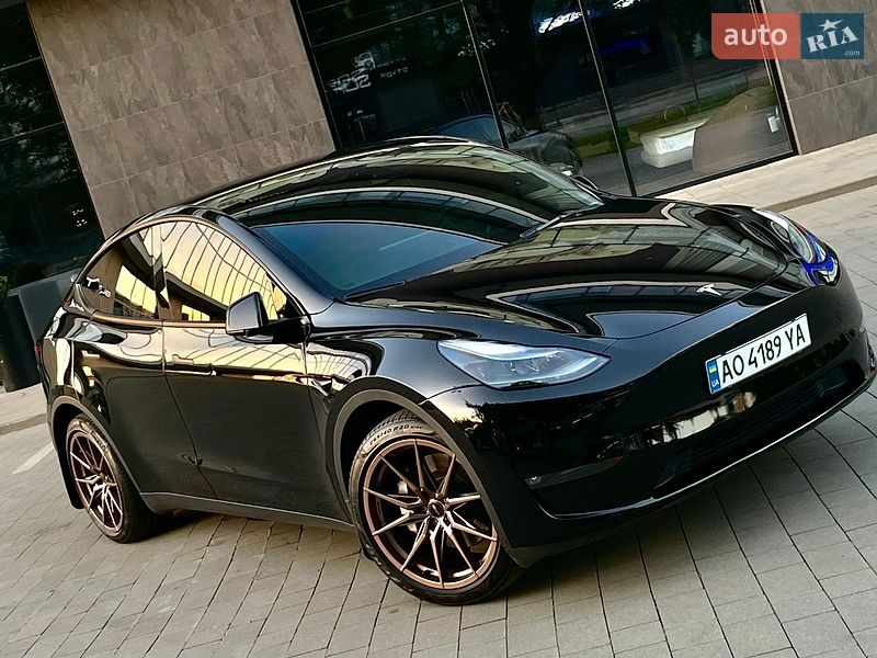 Tesla Model Y 2023