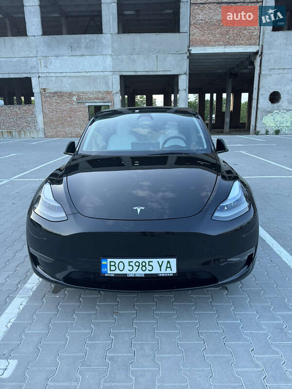 Tesla Model Y 2023