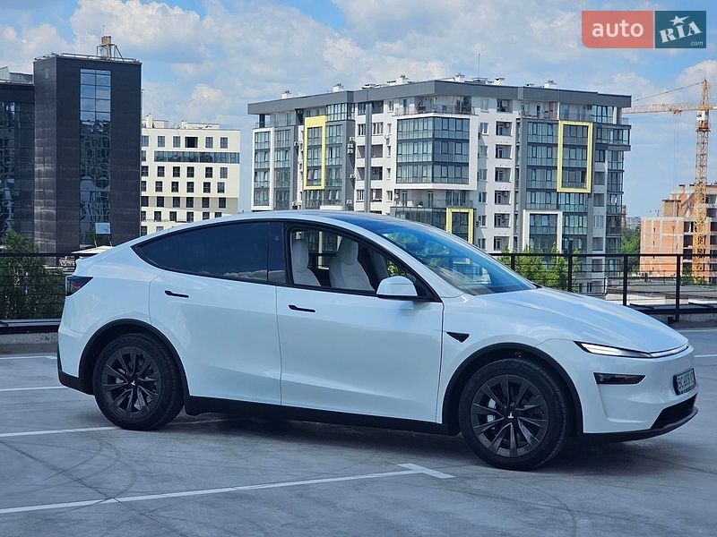 Tesla Model Y 2025
