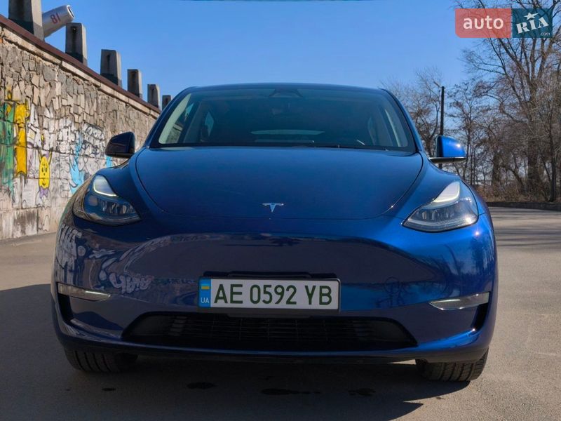 Tesla Model Y 2024