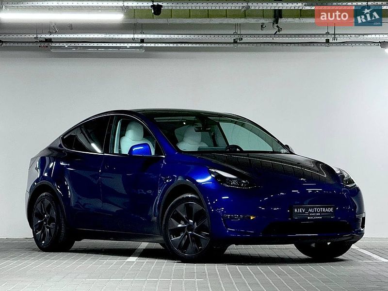 Tesla Model Y 2025
