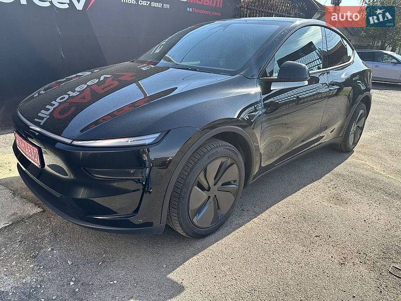 Tesla Model Y 2025