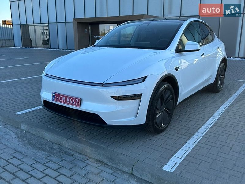 Tesla Model Y 2025
