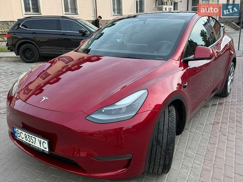 Tesla Model Y 2024