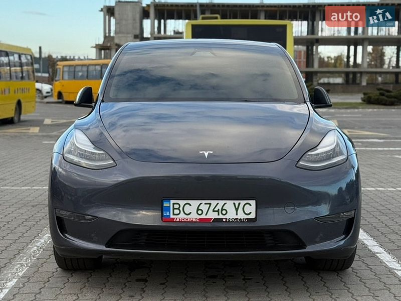 Tesla Model Y 2023