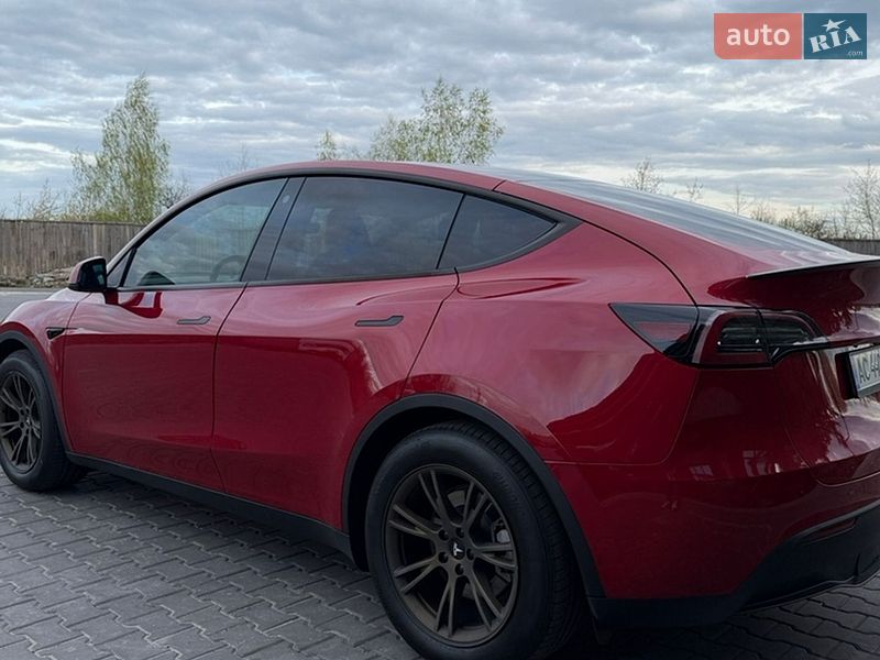 Tesla Model Y 2023