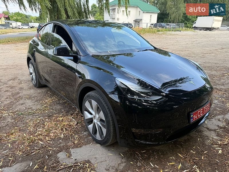 Tesla Model Y 2024