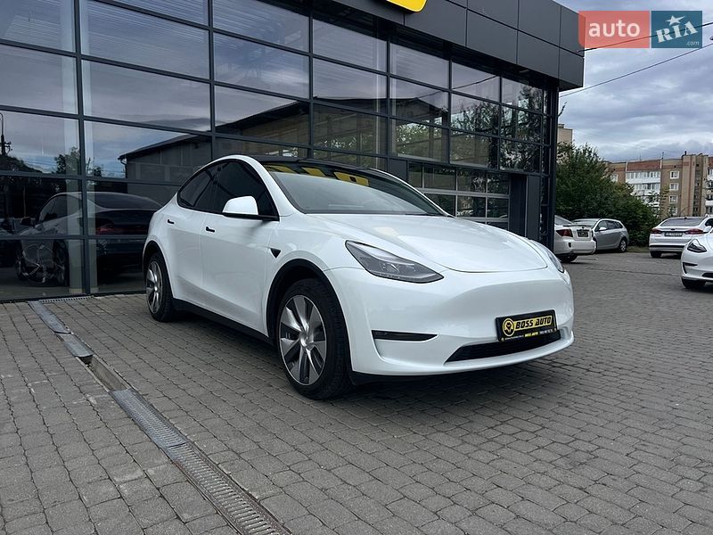 Tesla Model Y 2023