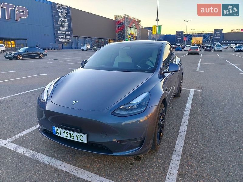 Tesla Model Y 2023