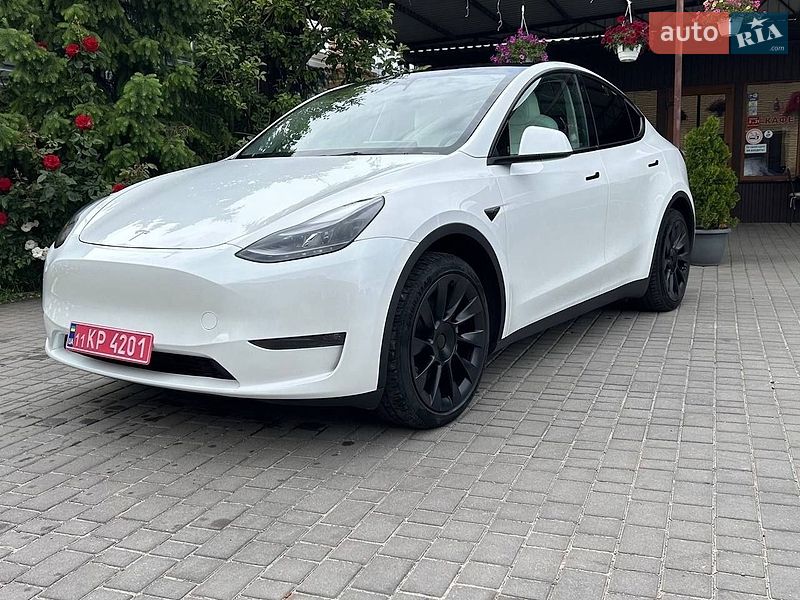Tesla Model Y 2023