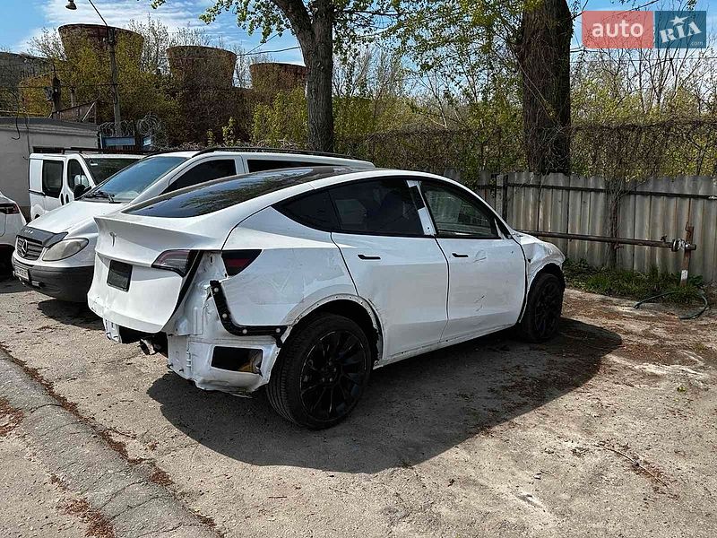 Tesla Model Y 2023
