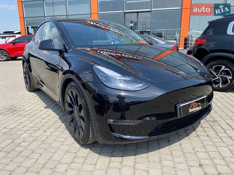 Tesla Model Y 2024