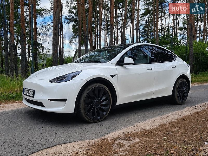 Tesla Model Y 2024