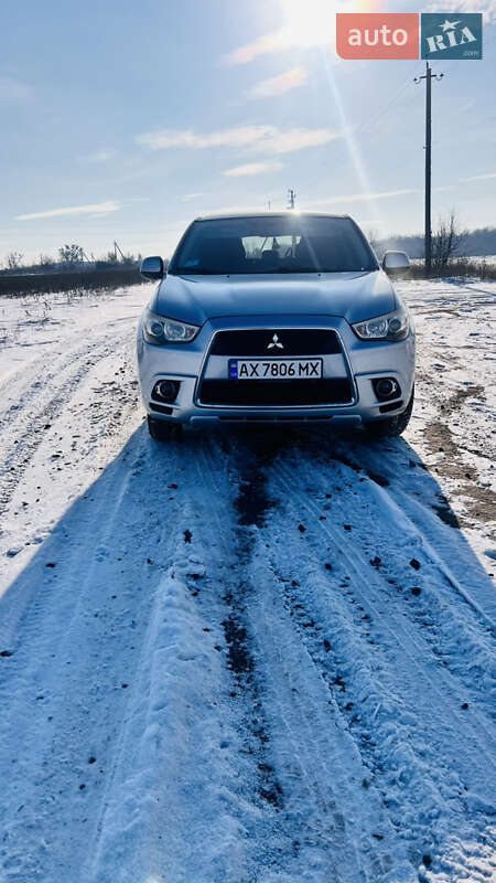 Mitsubishi Outlander Sport 2011