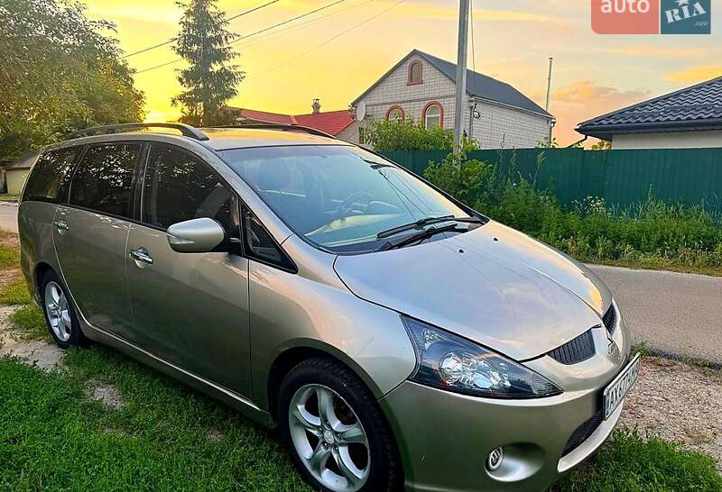 Mitsubishi Grandis 2006