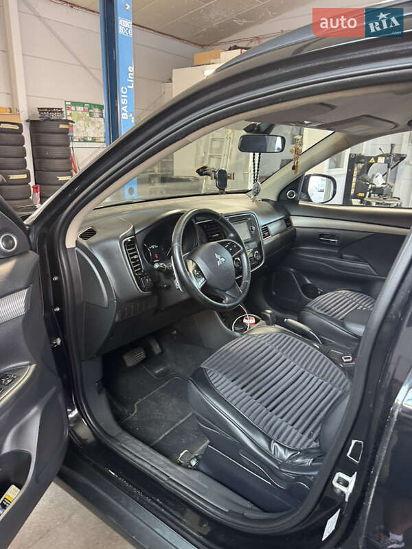 Mitsubishi Outlander 2012