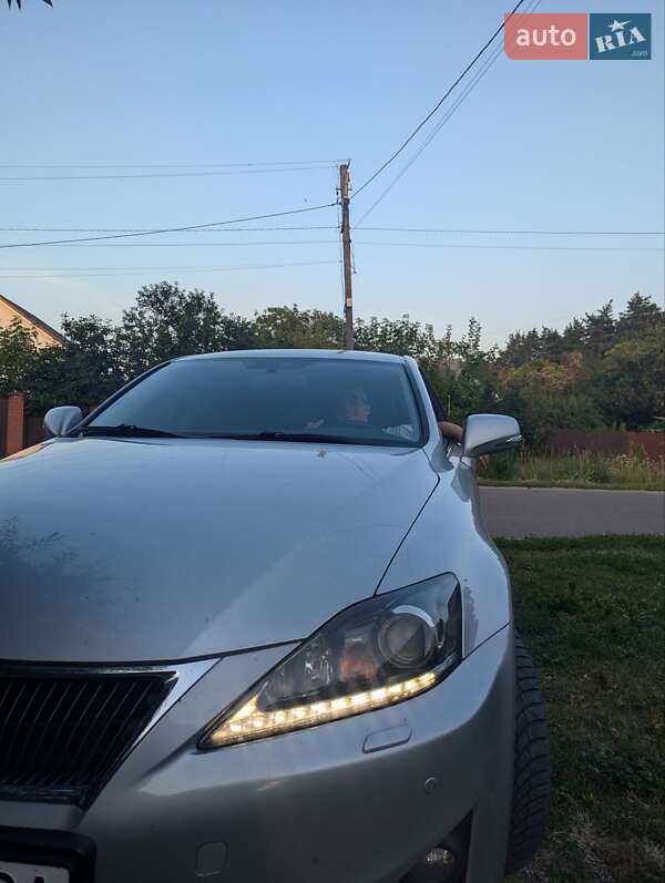 Lexus IS 2011