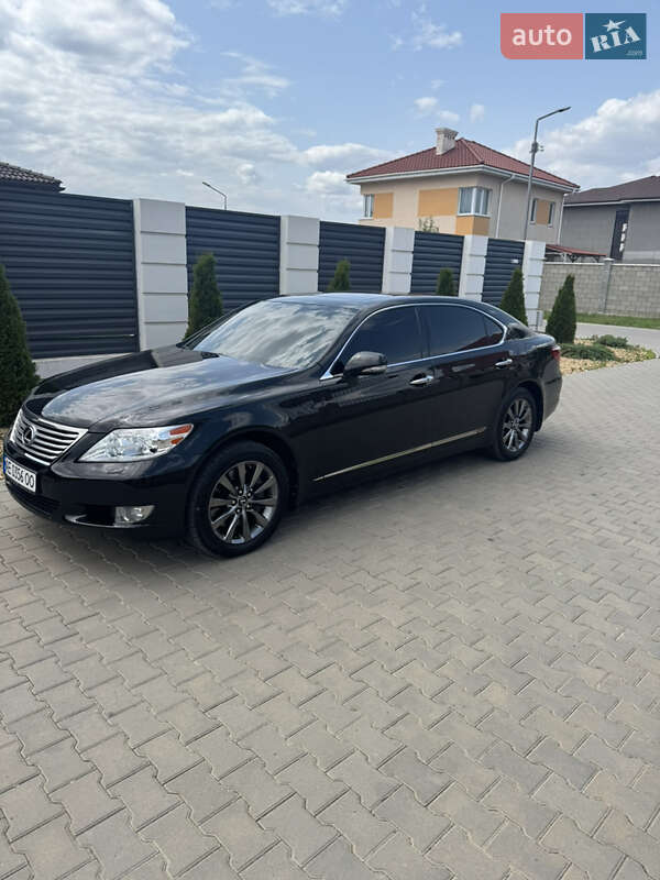 Lexus LS 2011