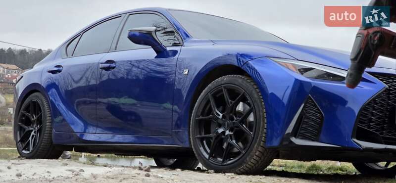 Lexus IS 2022